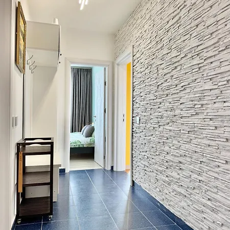 Seasky Smarthome Penthouse For 6 Guests With Private Parking 5 Minutes аway From And Centre Apartment Burgas